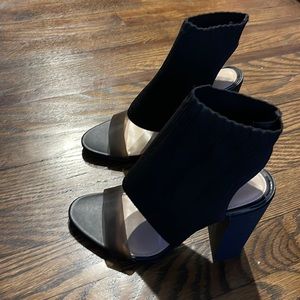 Zara black heels NWOT size 6